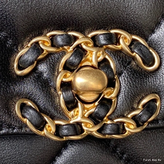 Firstbag Ru 19 ON CHAIN WALLET CHANEL 0714